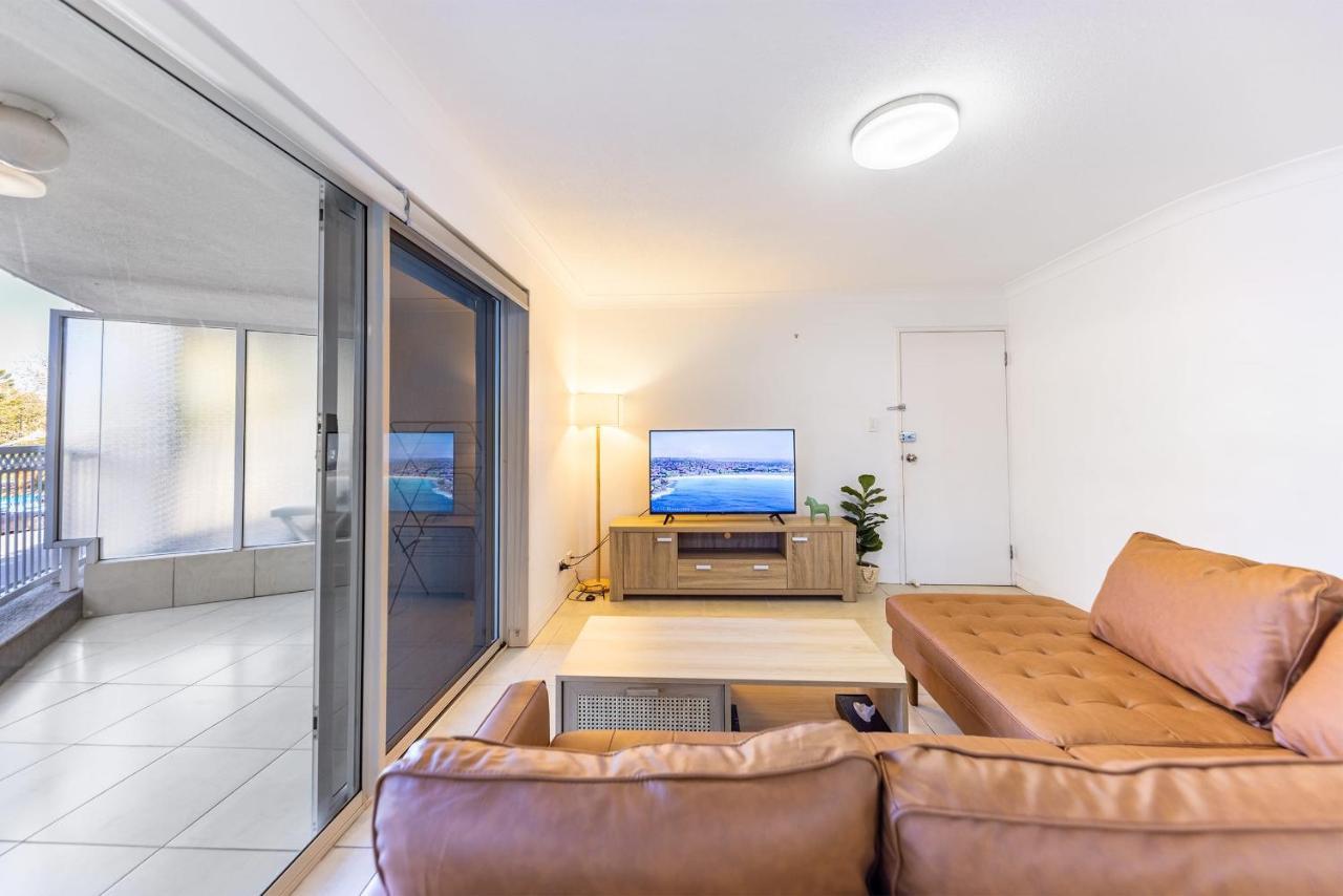 Spacious Newly Furnished 2bed In South